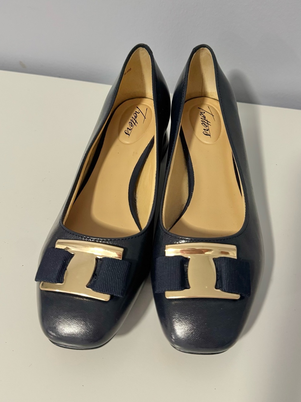 Trotters 7.5W Navy Low Heel Pumps Gold Bow